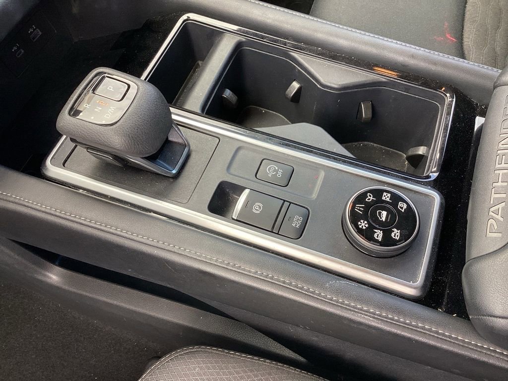 Used 2025 Nissan Pathfinder SV AWD/4WD image 37