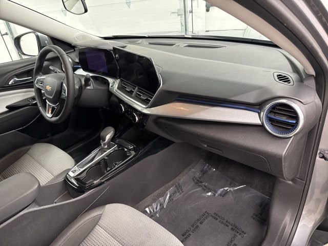 Used 2024 Chevrolet Trax LT w/ Driver Confidence Package FWD image 25
