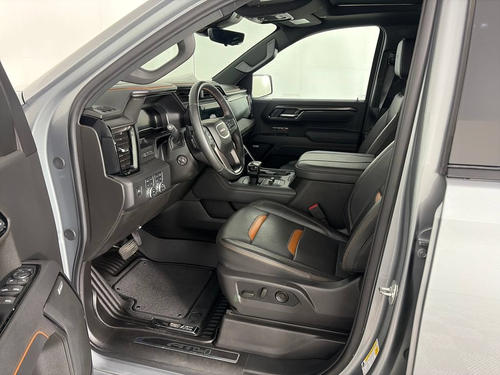 Used 2025 GMC Sierra 1500 AT4 w/ Technology Package AWD/4WD image 11