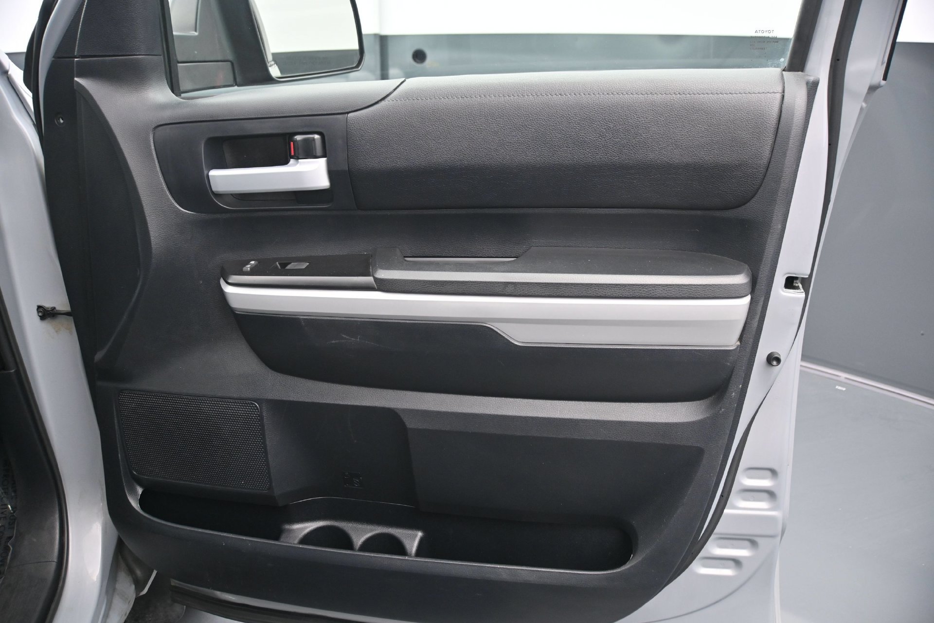 Used 2018 Toyota Tundra SR5 AWD/4WD image 12