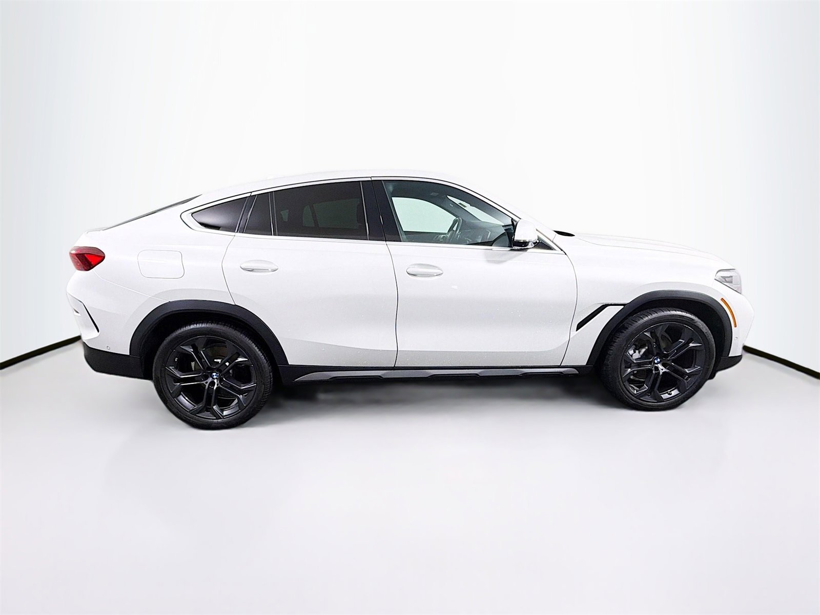 Used 2023 BMW X6 xDrive40i w/ Premium Package image 8
