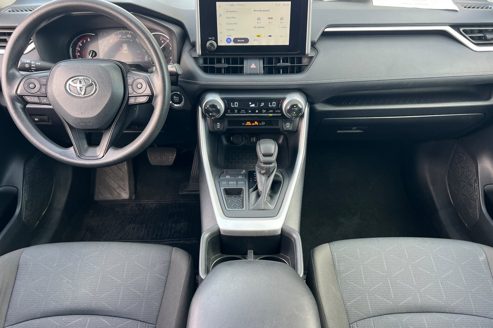 Used 2025 Toyota RAV4 XLE FWD image 13