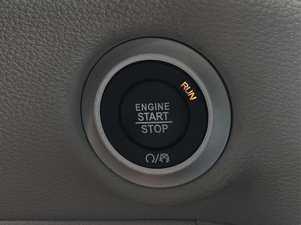 Used 2023 Chrysler Pacifica Limited image 17