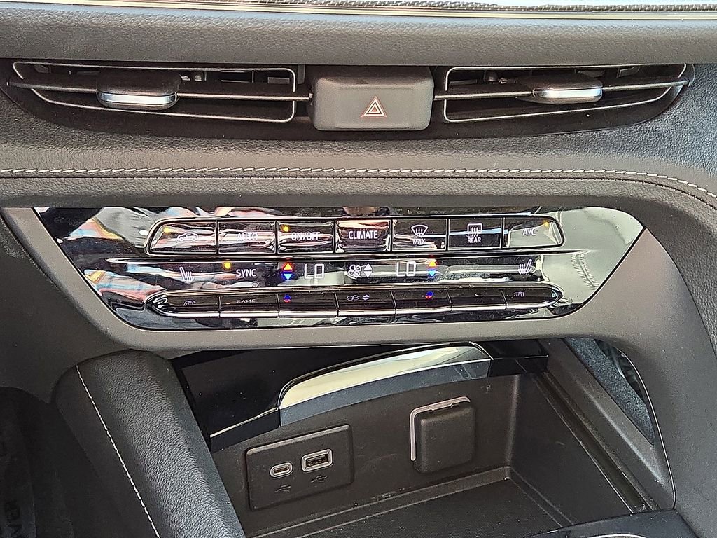 Used 2023 Buick Envision Essence image 29