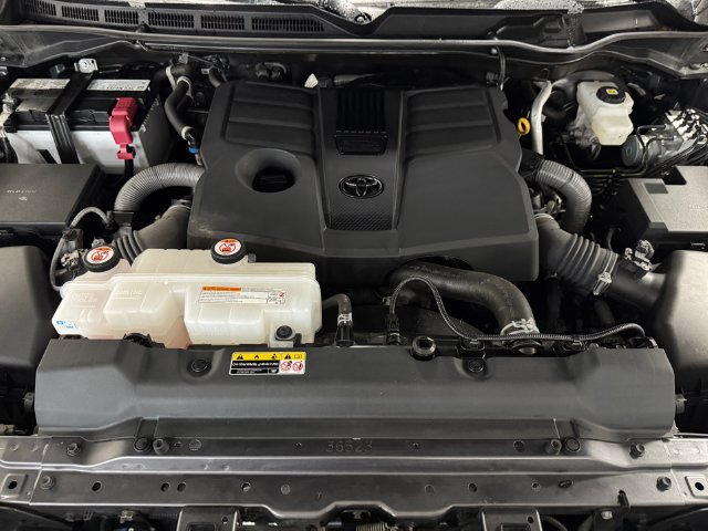 Used 2024 Toyota Tundra Platinum AWD/4WD image 6