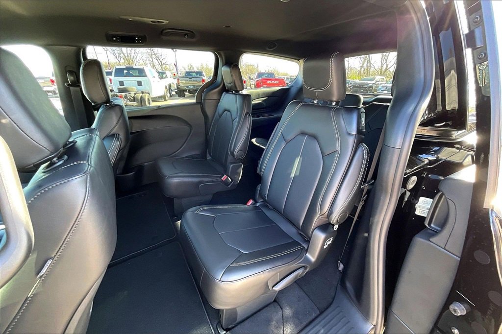 New 2026 Chrysler Voyager LX image 10