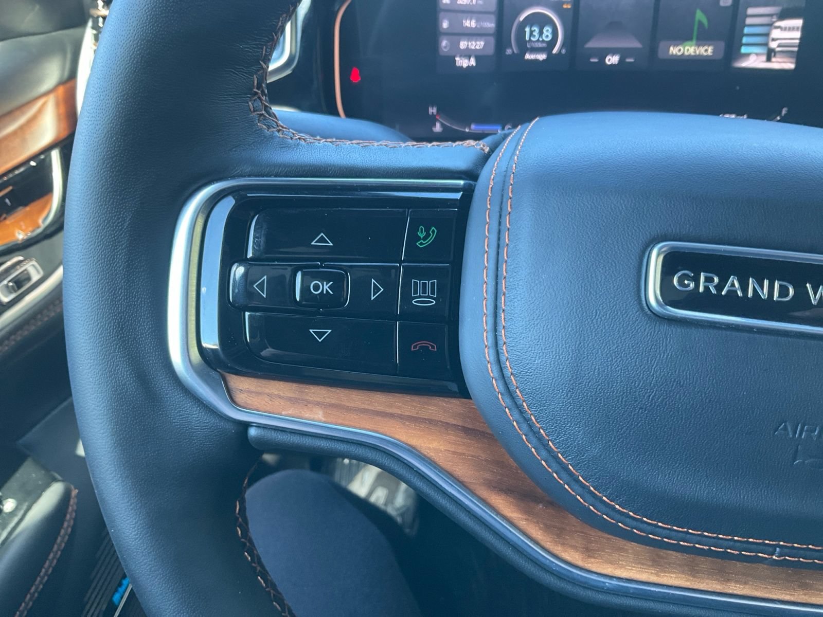 Used 2025 Jeep Grand Wagoneer L Series III AWD/4WD image 20