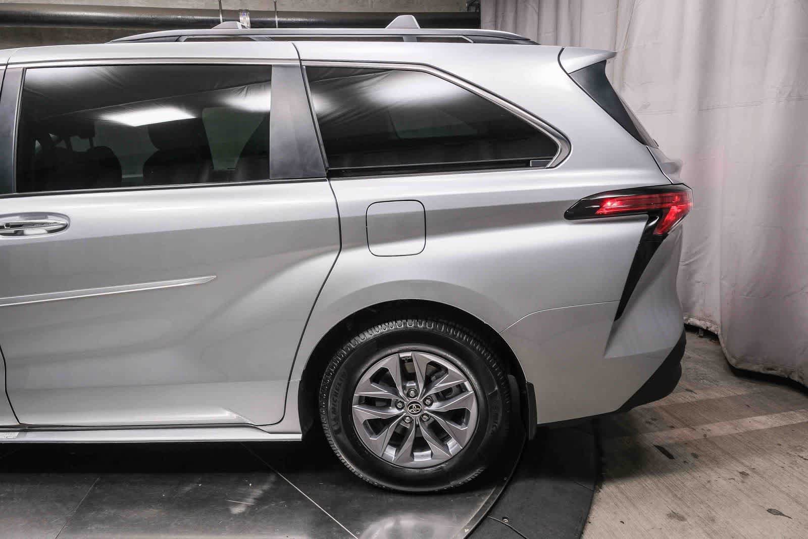 Used 2021 Toyota Sienna XLE FWD image 8