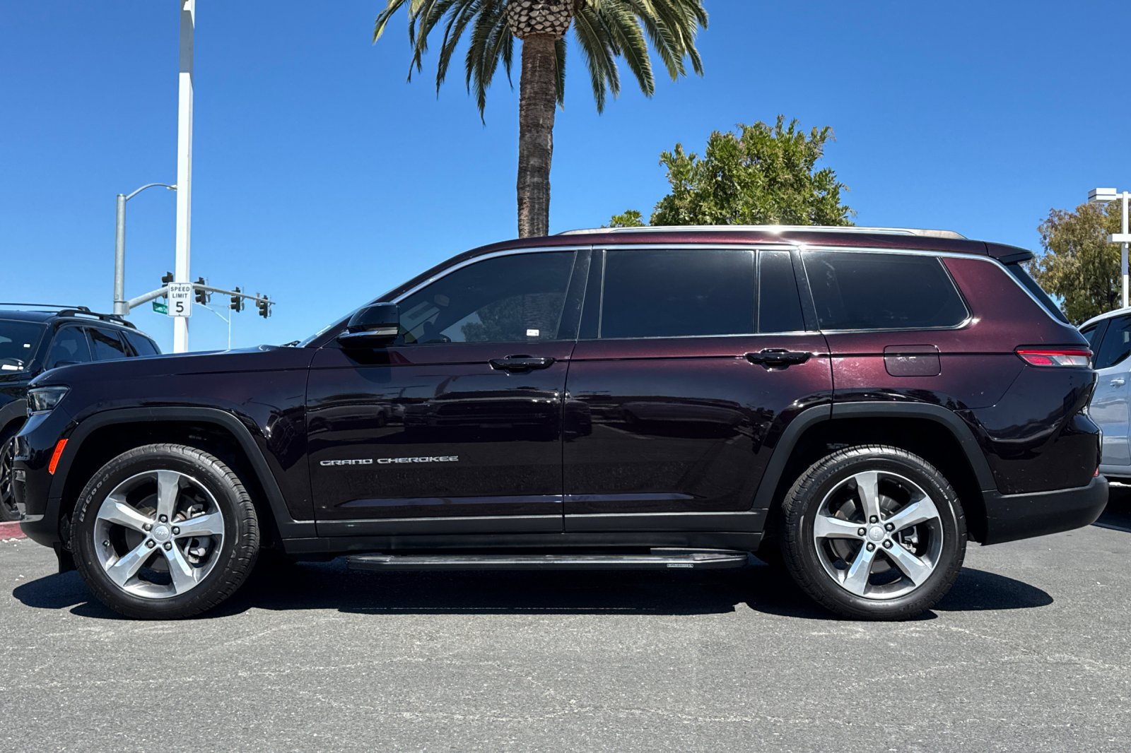 Used 2022 Jeep Grand Cherokee L Limited RWD image 8