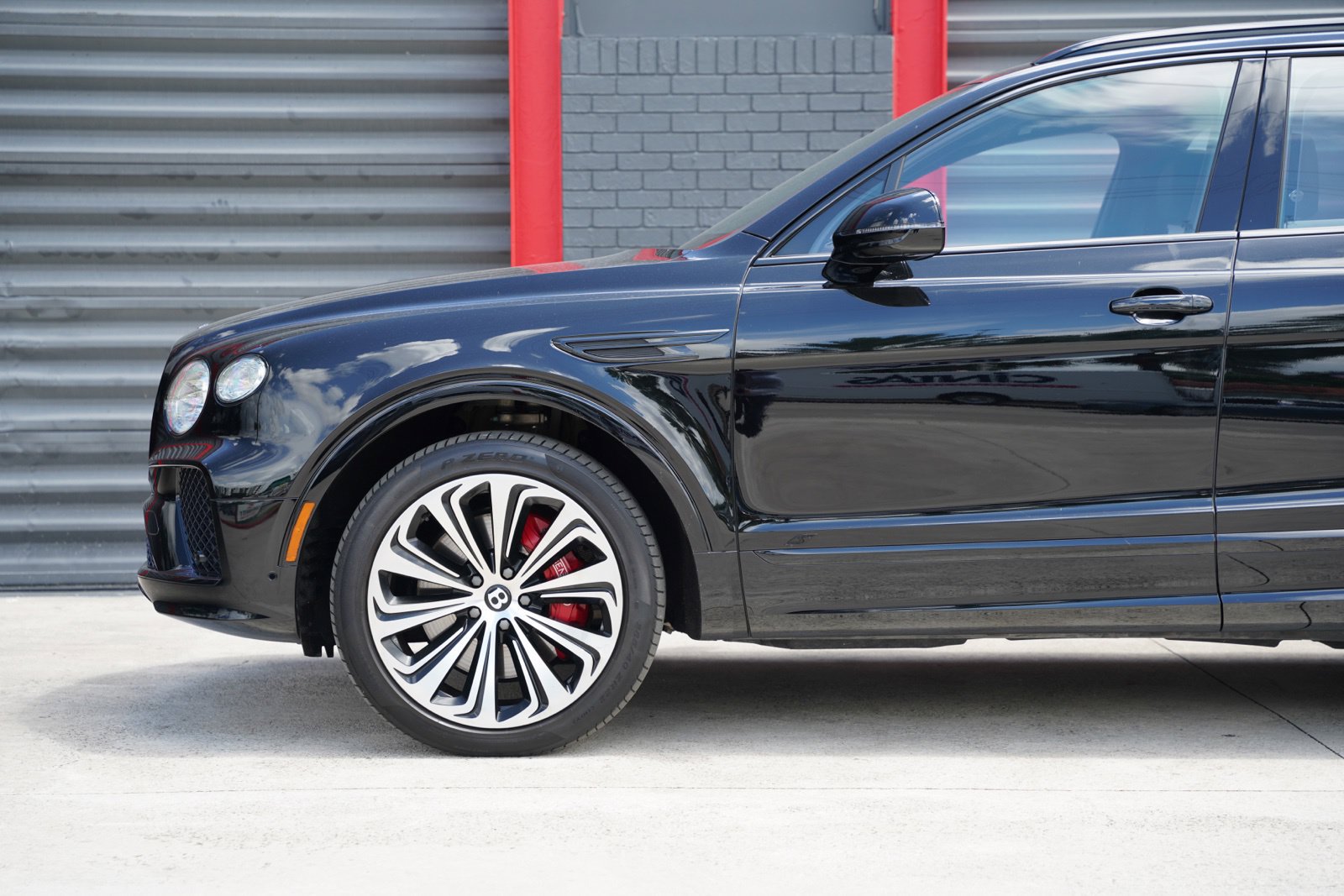 Used 2023 Bentley Bentayga AWD/4WD image 10