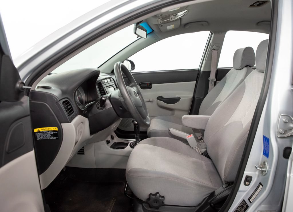 Used 2009 Hyundai Accent GLS w/ Popular Equipment Pkg 5 FWD image 6