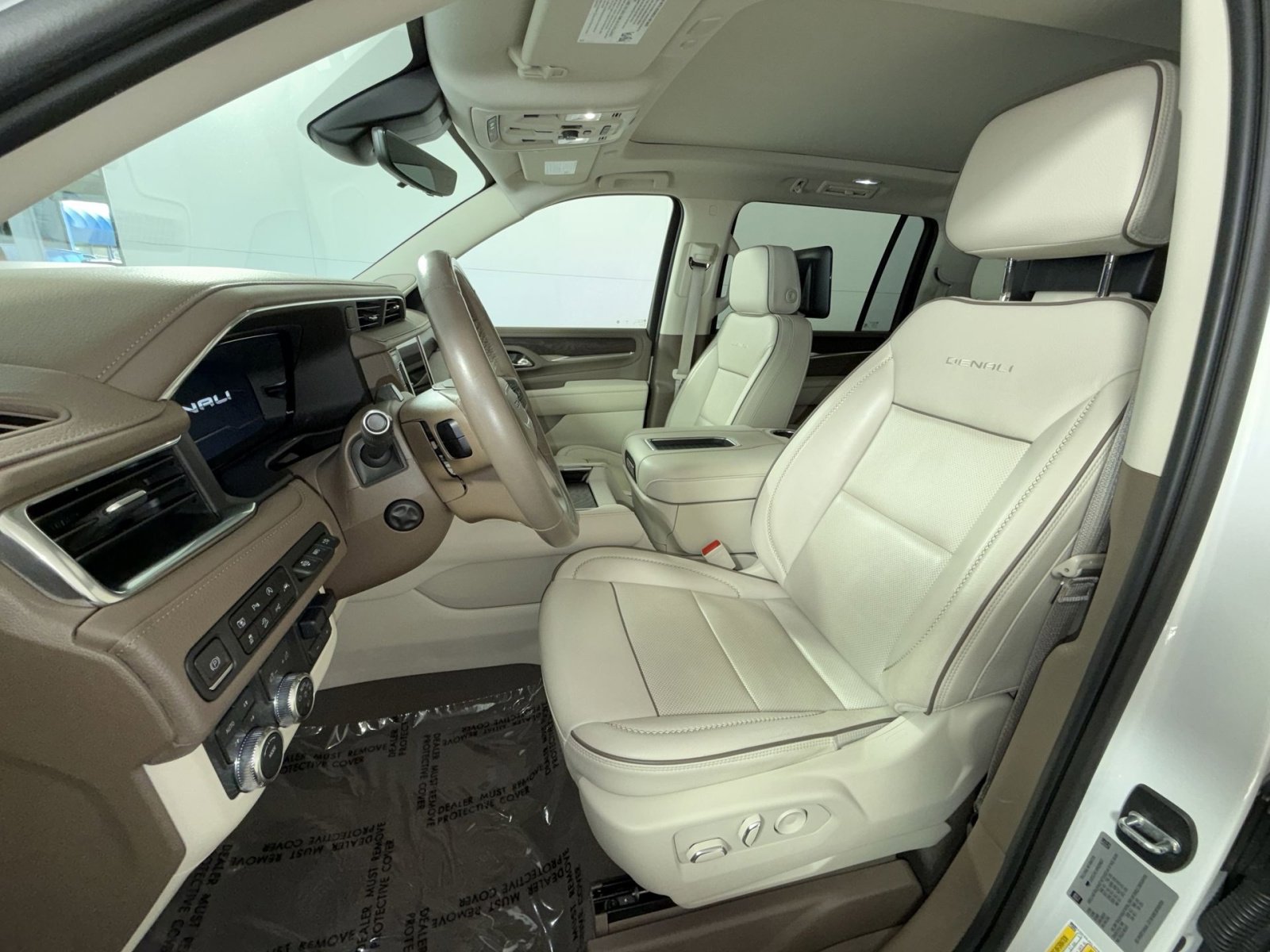 Used 2023 GMC Yukon XL Denali w/ Advanced Technology Package image 13