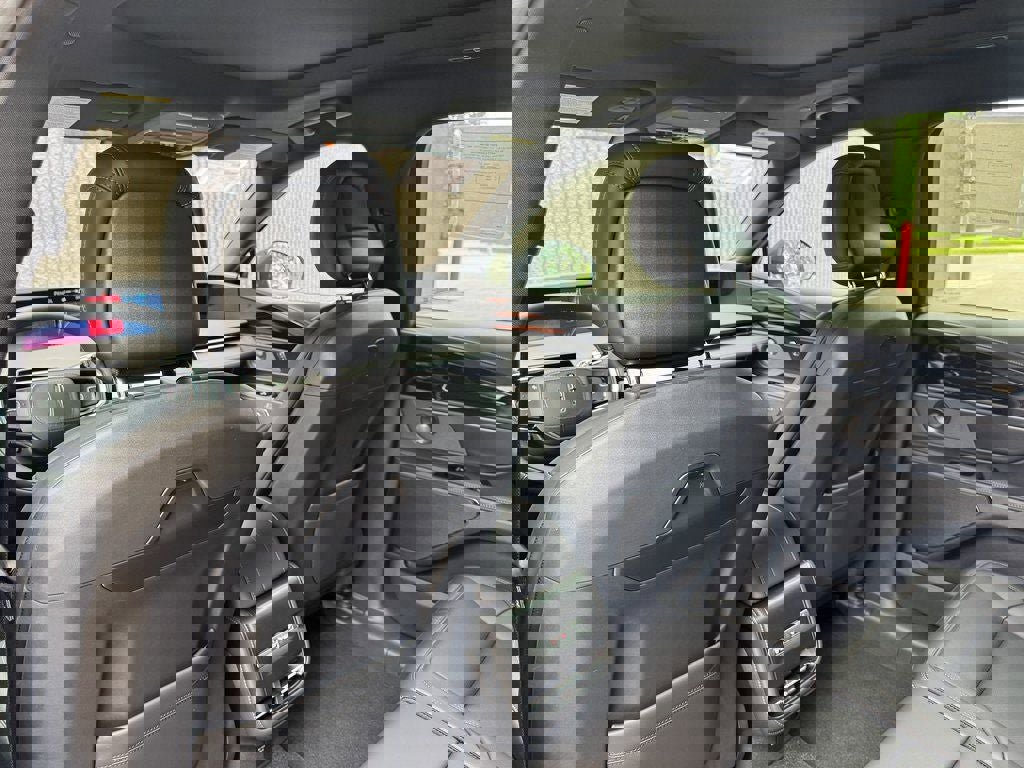 New 2025 Lincoln Nautilus Premier w/ Equipment Group 102A AWD/4WD image 17