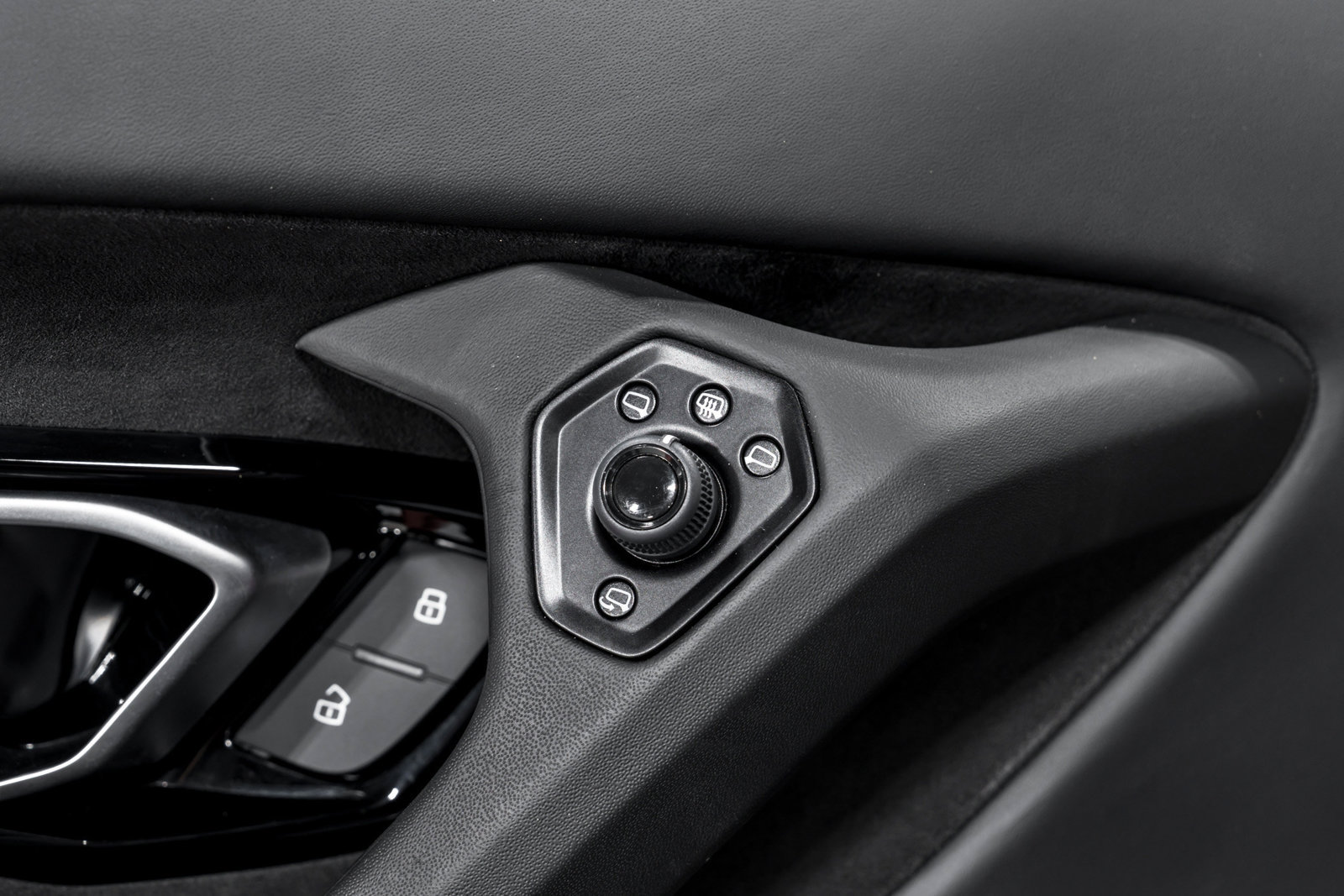Used 2021 Lamborghini Huracan EVO RWD image 10