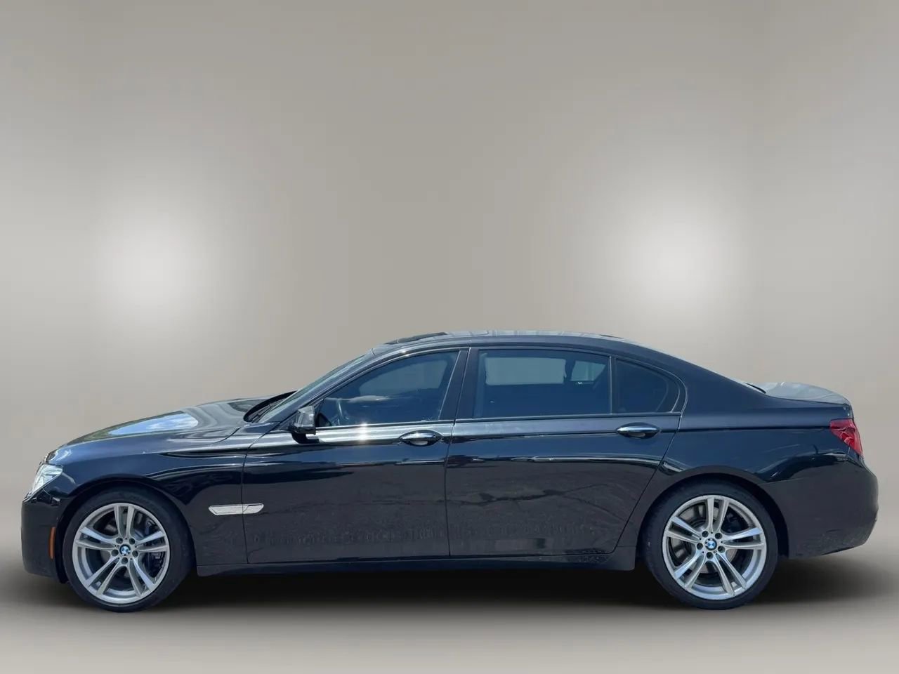 Used 2015 BMW 750Li xDrive AWD/4WD image 6