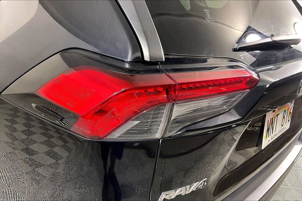 Used 2019 Toyota RAV4 XLE Premium w/ Cold Weather Package AWD/4WD image 28