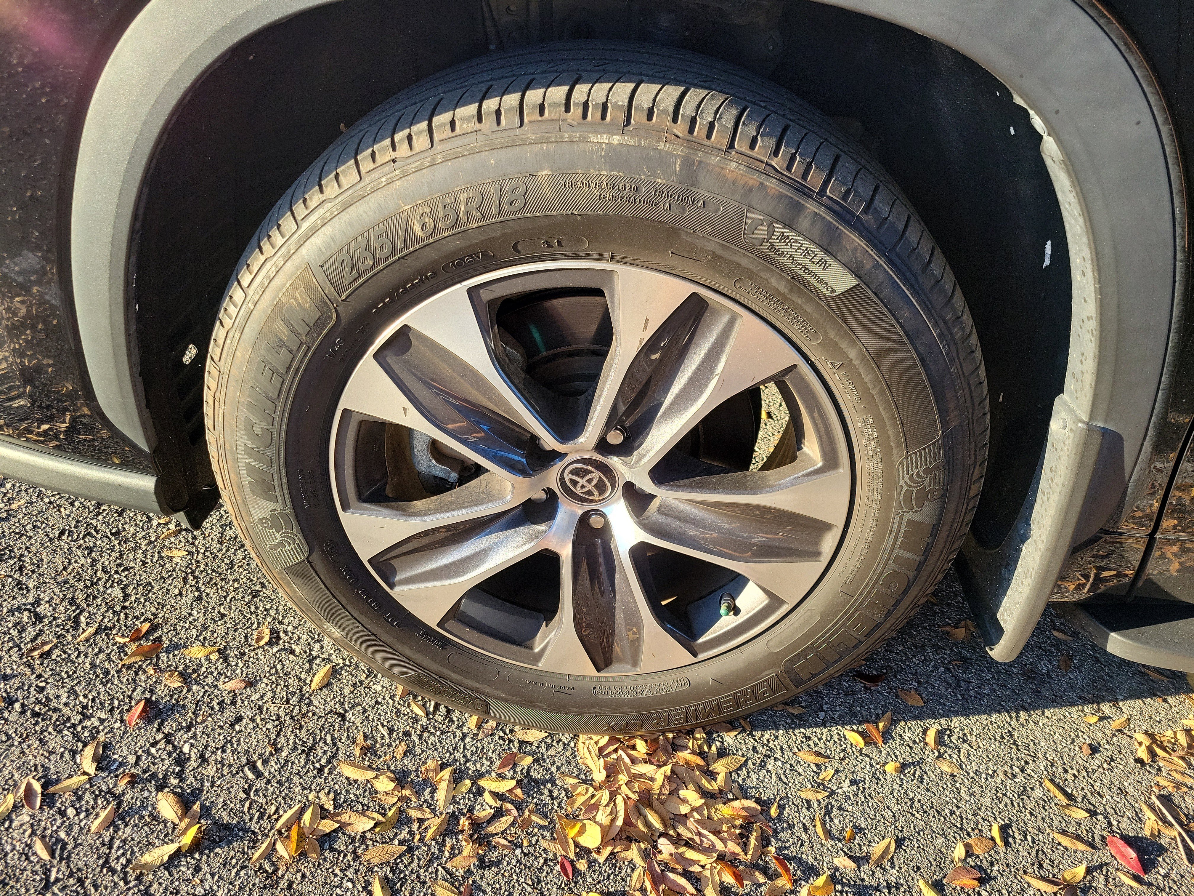 Used 2024 Toyota Highlander XLE image 24