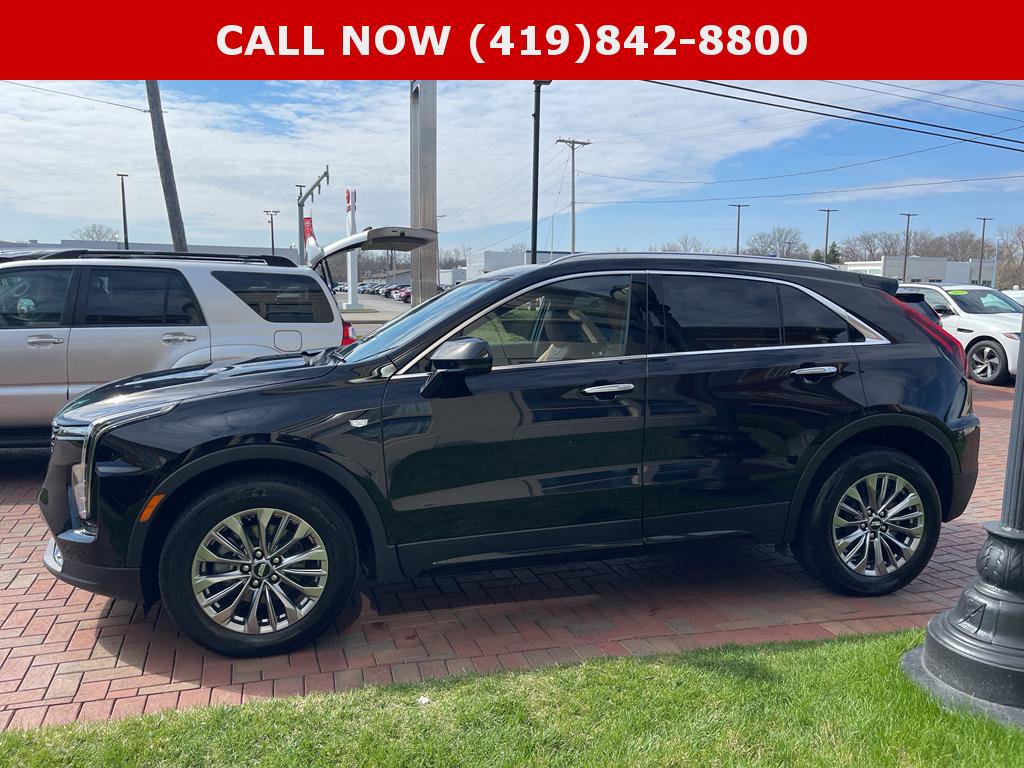 Used 2024 Cadillac XT4 Premium Luxury w/ Active Safety Package image 11