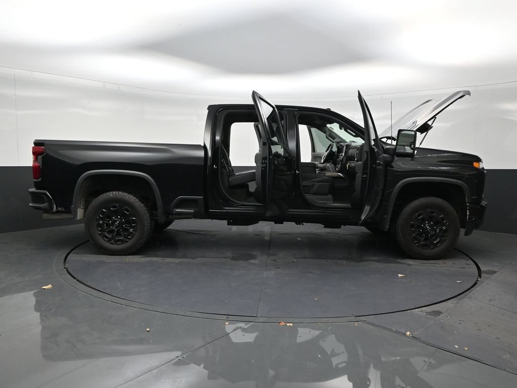 Used 2022 Chevrolet Silverado 2500 LT w/ Midnight Edition AWD/4WD image 29