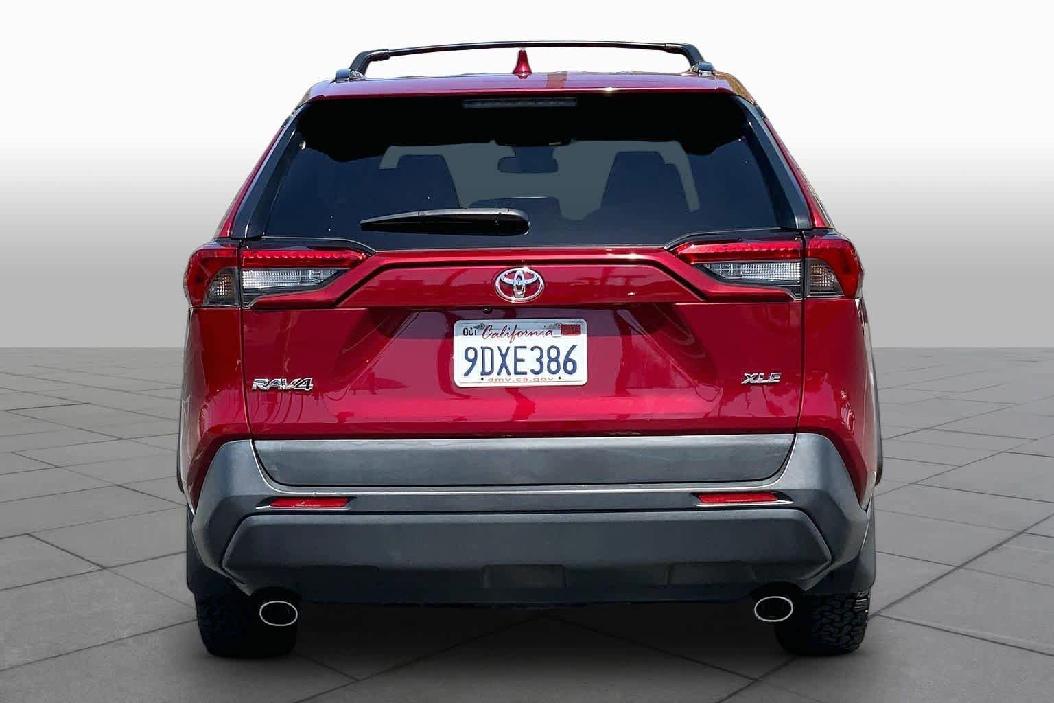 Used 2019 Toyota RAV4 XLE w/ Convenience Package FWD image 4