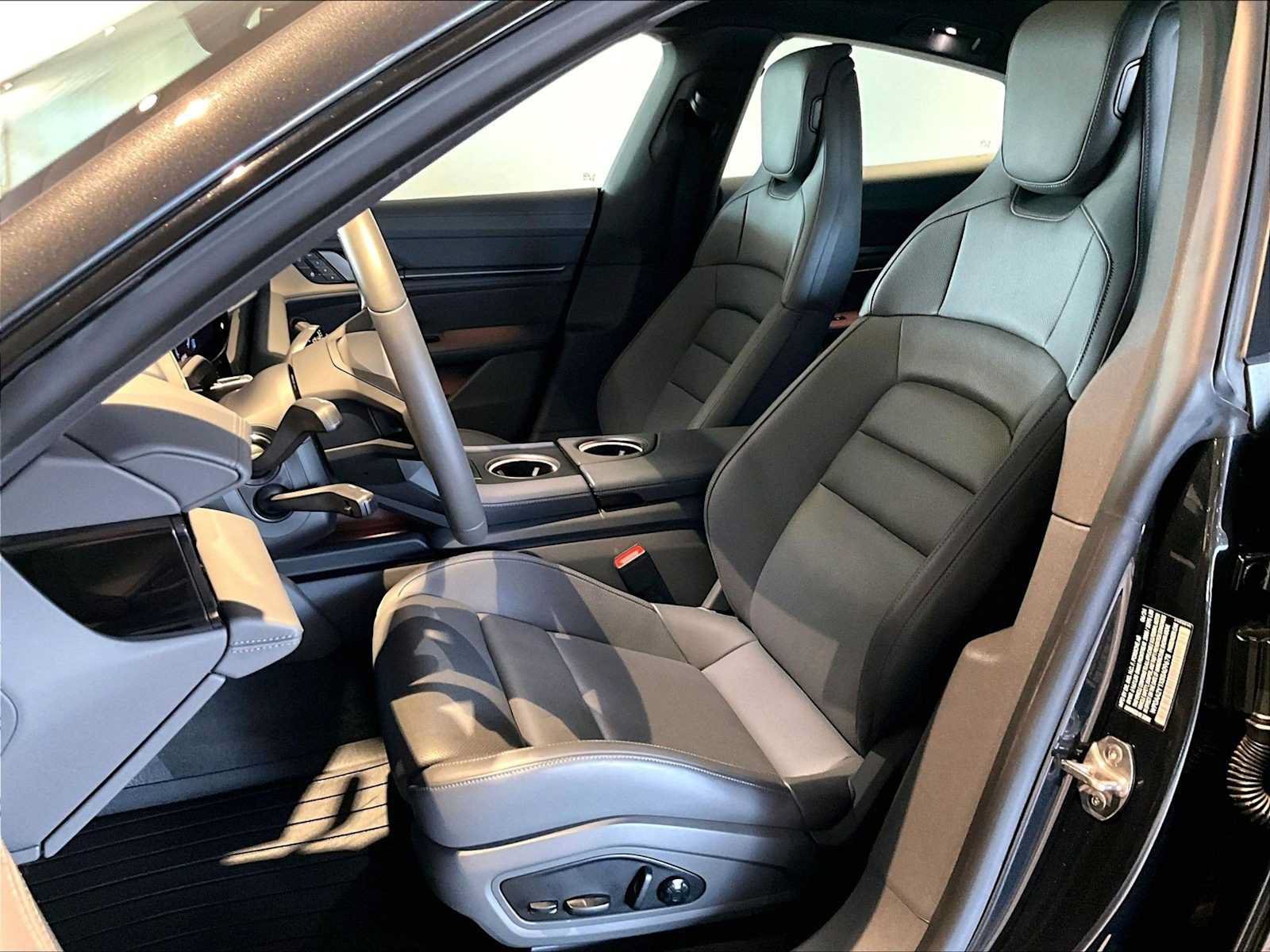 Used 2025 Porsche Taycan RWD image 8