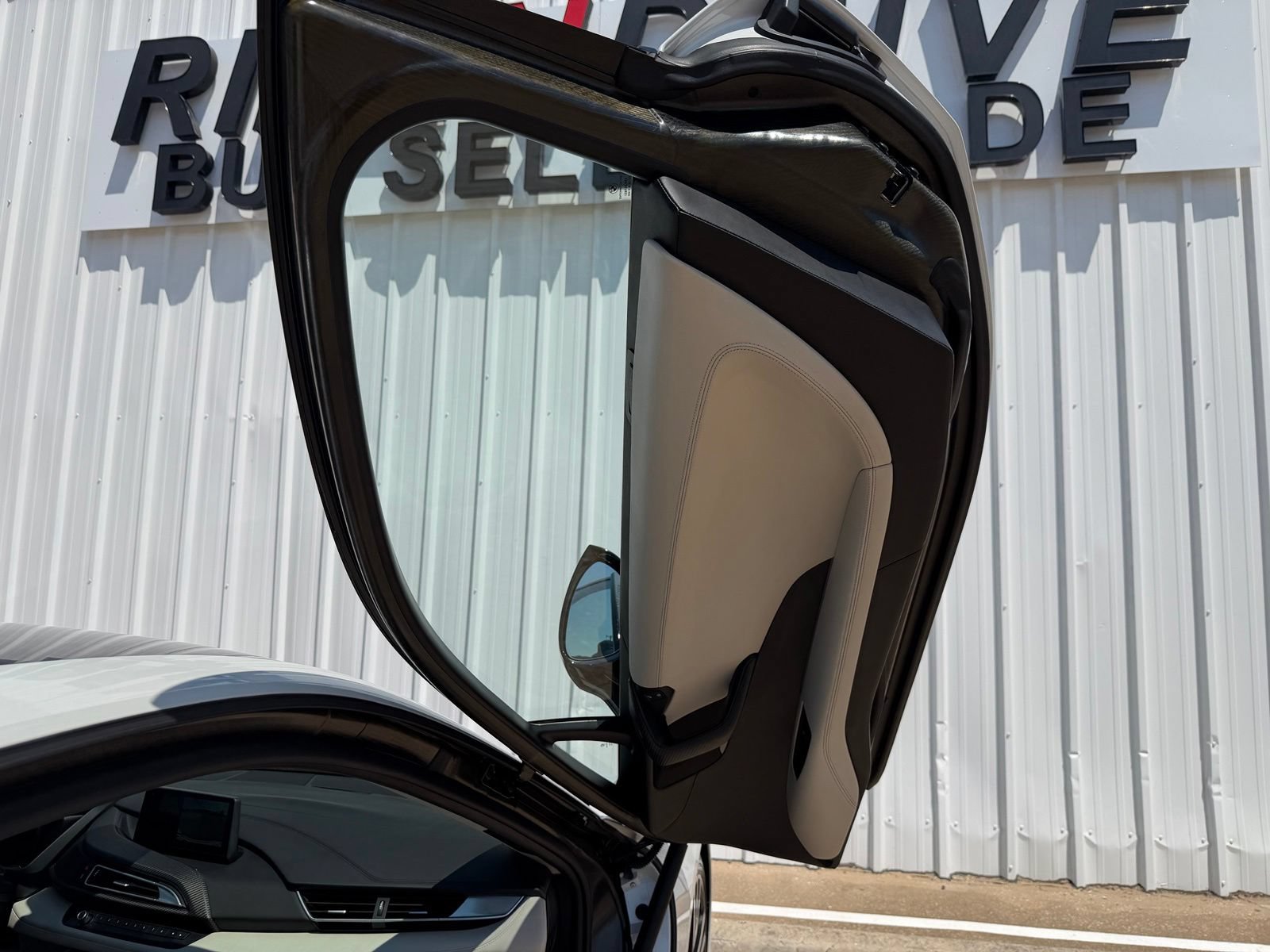 Used 2019 BMW i8 Coupe AWD/4WD image 27