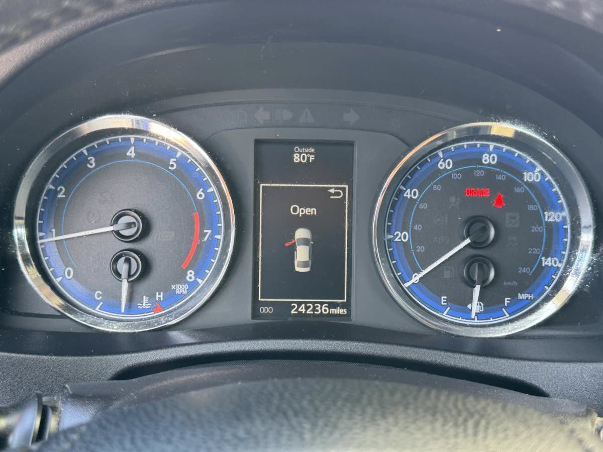 Used 2017 Toyota Corolla SE FWD image 30