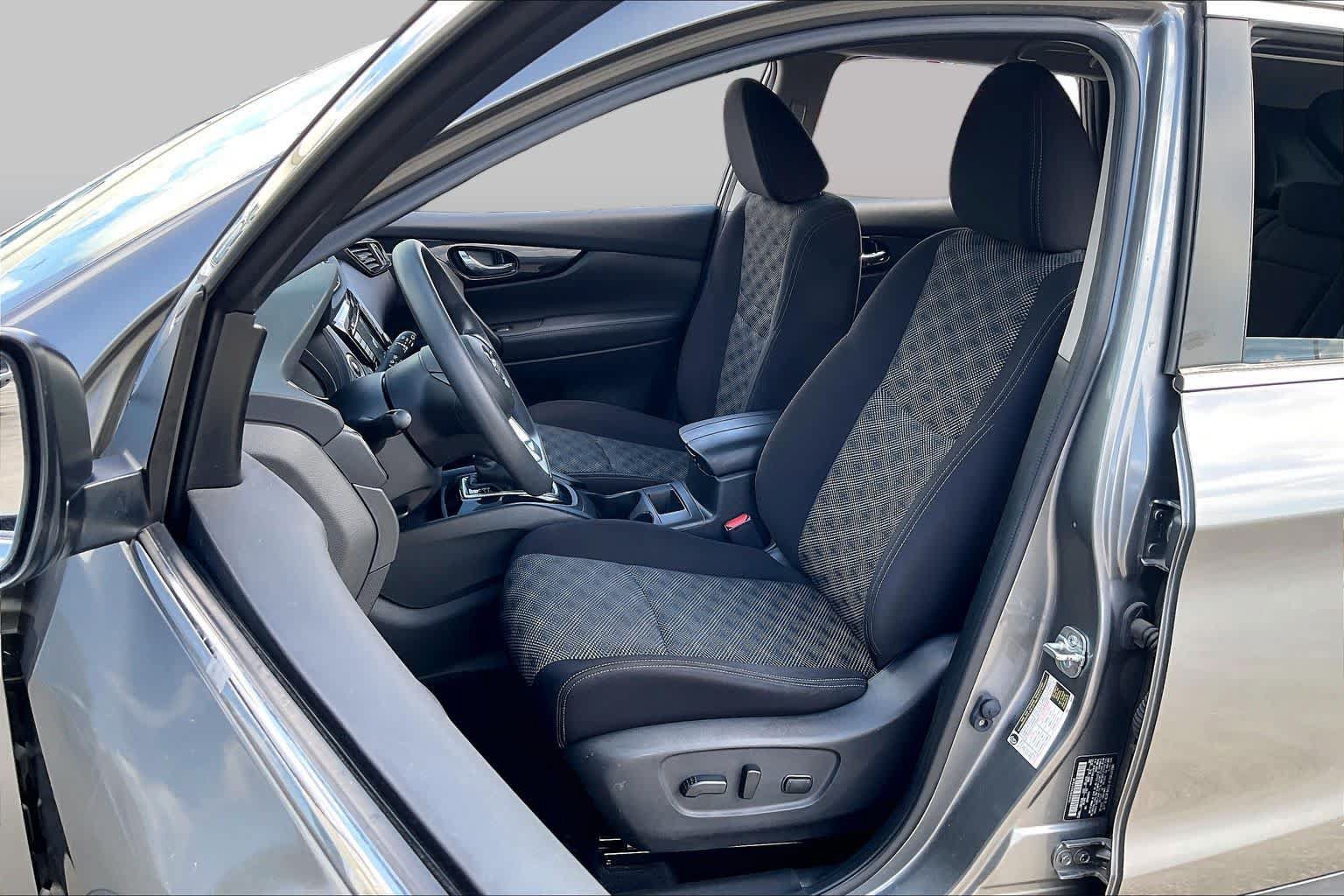 Used 2020 Nissan Rogue Sport SV FWD image 7