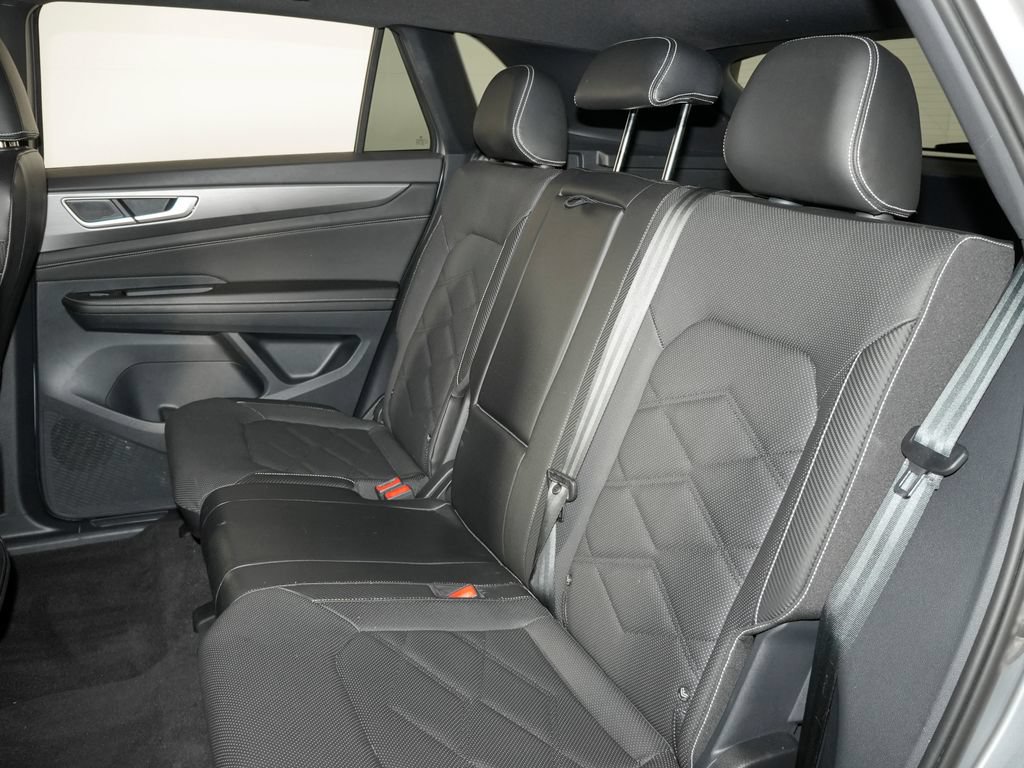 Used 2024 Volkswagen Atlas Cross Sport SE AWD/4WD image 30