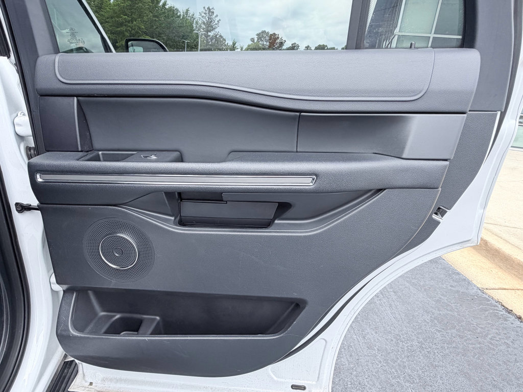 Used 2024 Ford Expedition XLT AWD/4WD image 34
