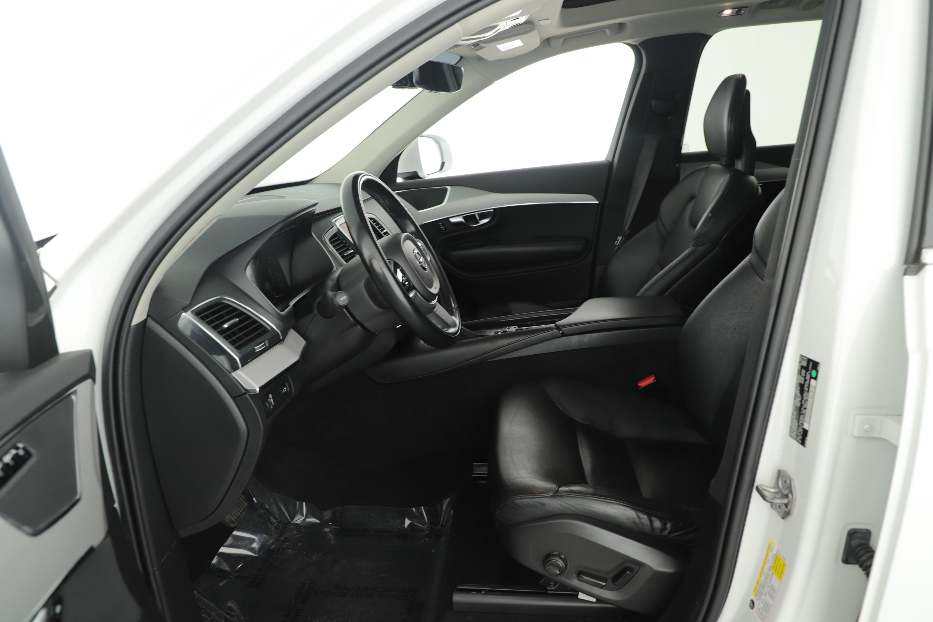 Used 2022 Volvo XC90 T5 Momentum w/ Climate Package image 10