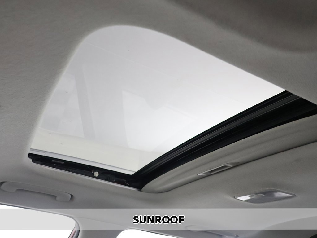 Used 2023 Hyundai Venue SEL image 3