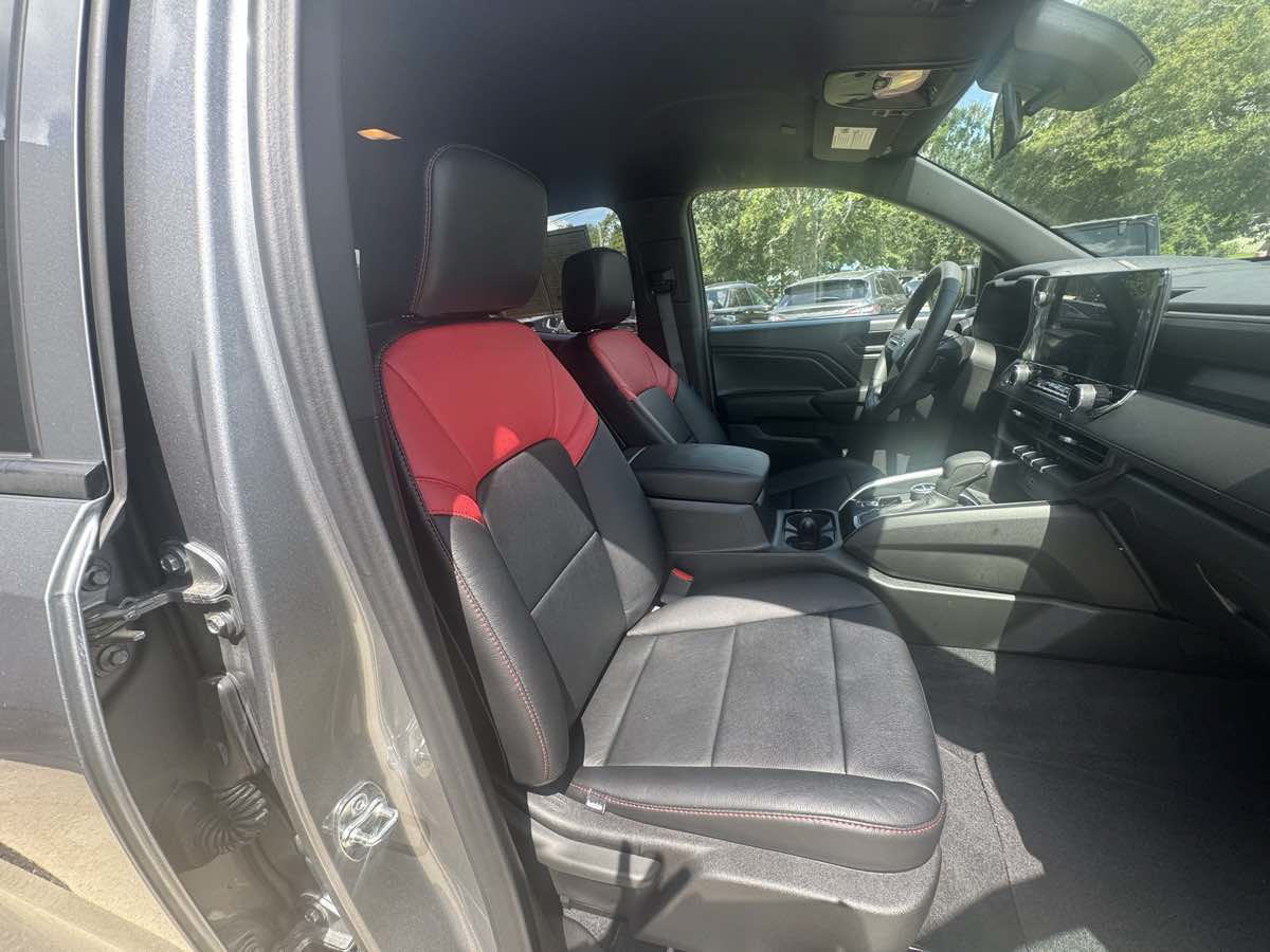 Used 2026 Chevrolet Colorado Trail Boss AWD/4WD image 9