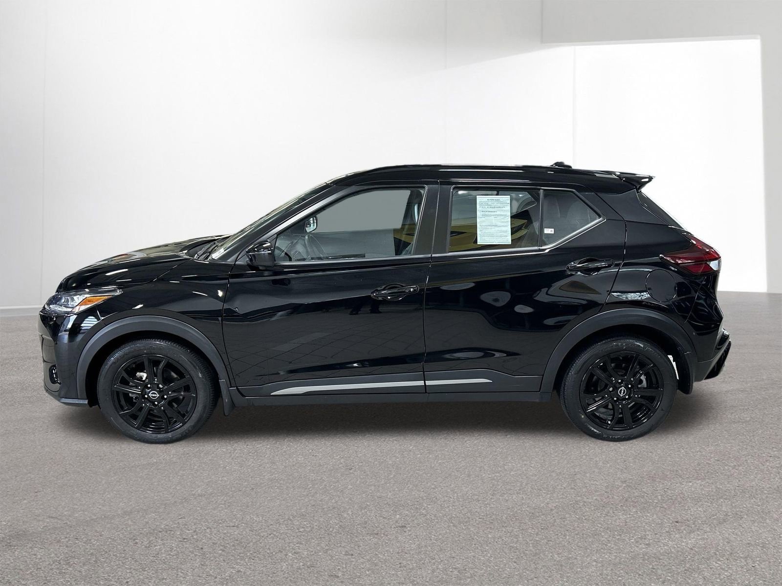Certified 2022 Nissan Kicks SR w/ Premium Package FWD image 36