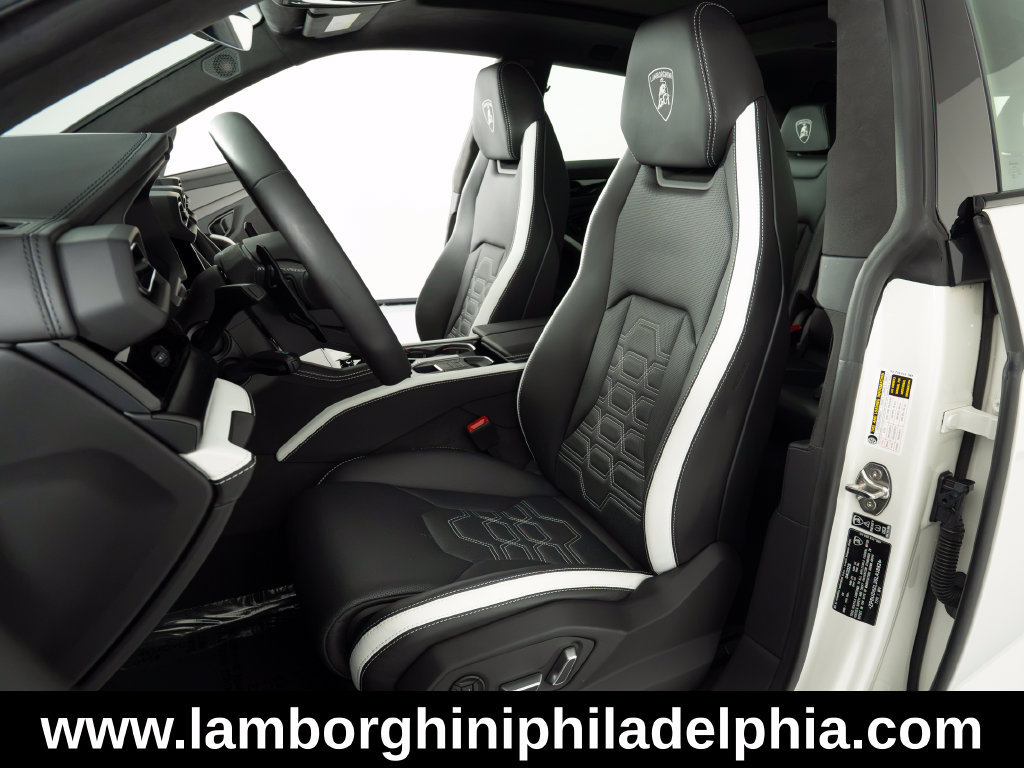 Used 2025 Lamborghini Urus SE AWD/4WD image 47