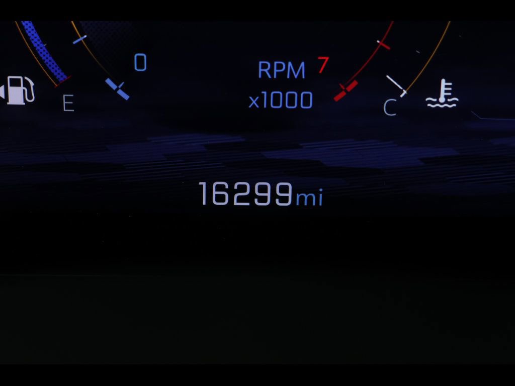 Used 2025 Chevrolet Traverse LT image 26