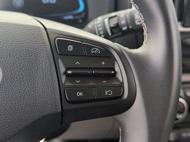 Used 2025 Hyundai Venue SEL FWD image 21