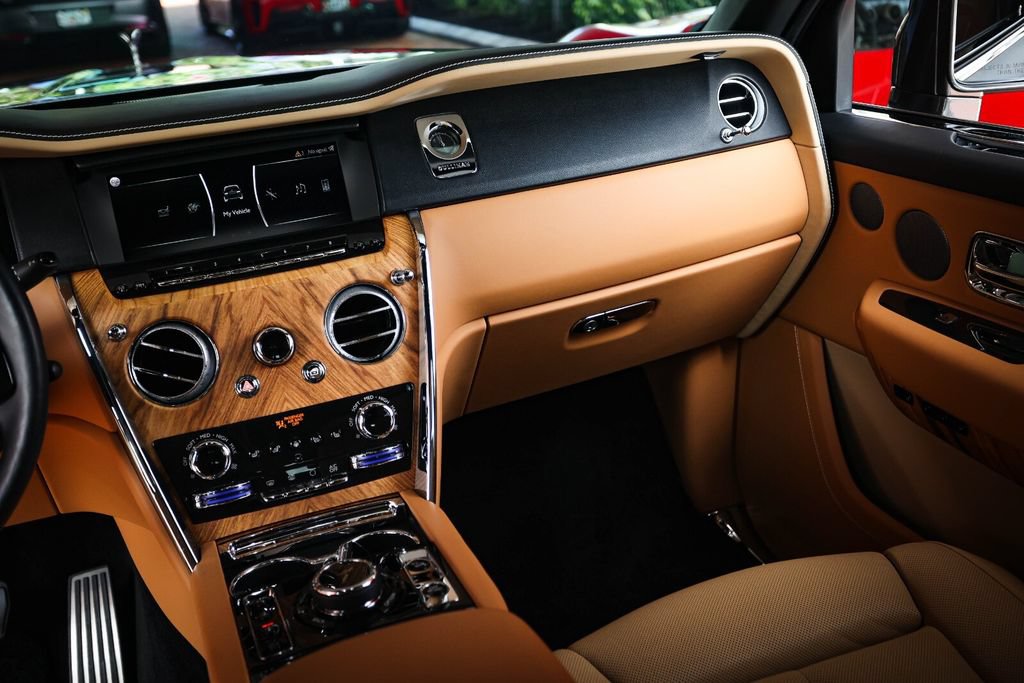 Used 2022 Rolls-Royce Cullinan AWD/4WD image 47
