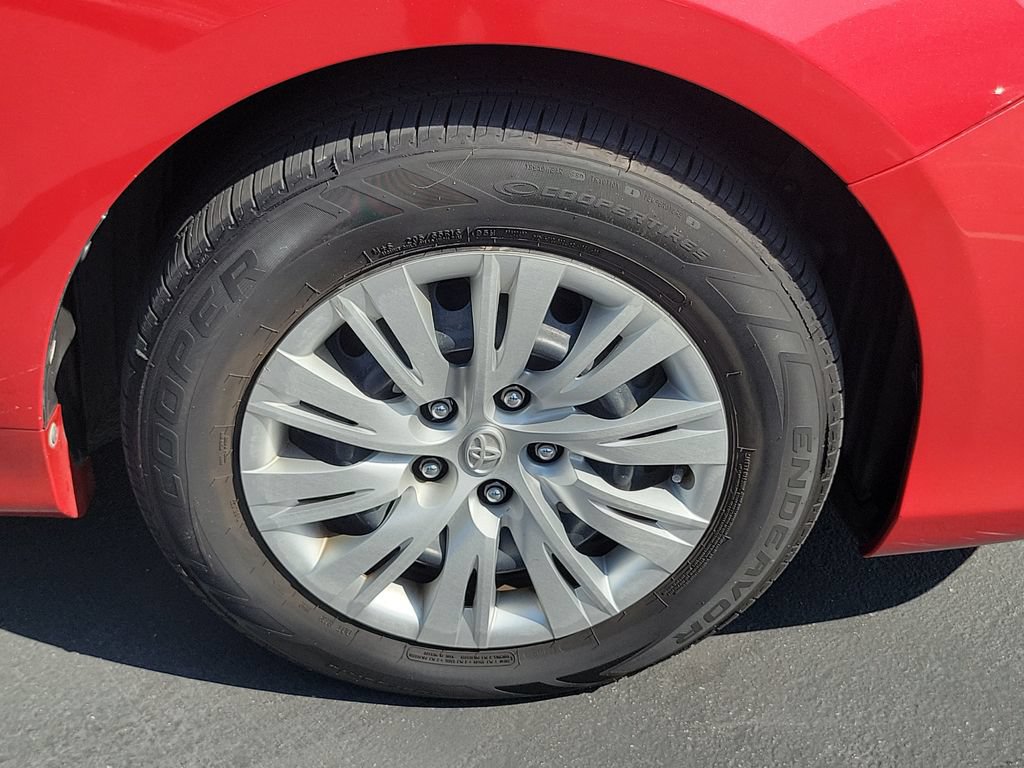 Used 2014 Toyota Camry LE FWD image 6