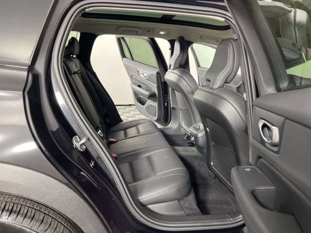 Used 2025 Volvo V60 B5 Cross Country Plus AWD/4WD image 45