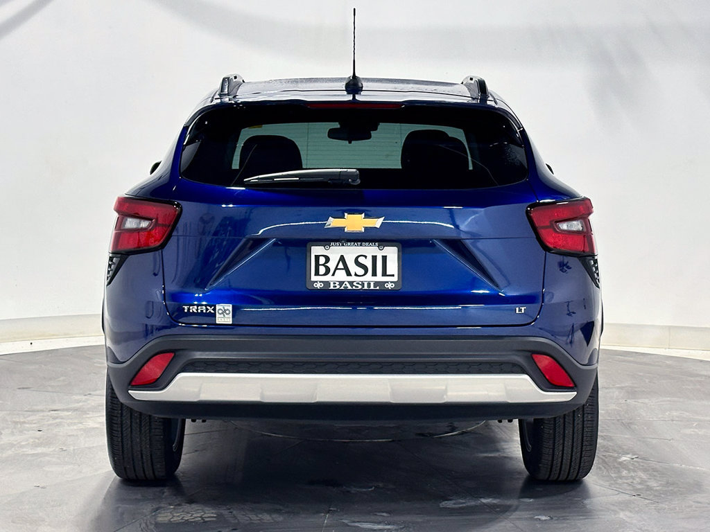 Used 2024 Chevrolet Trax LT w/ Driver Confidence Package FWD image 12