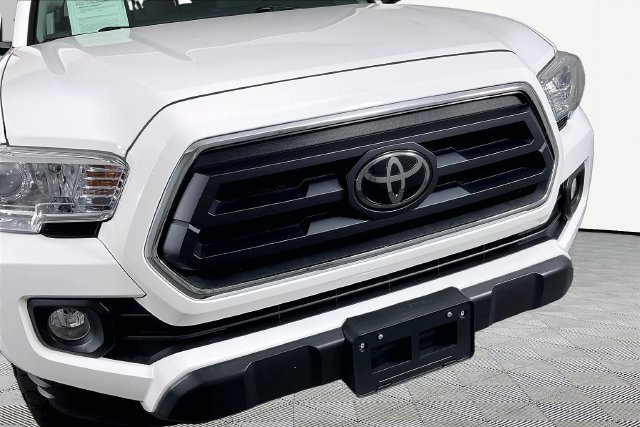 Used 2022 Toyota Tacoma SR5 w/ Technology Package AWD/4WD image 26
