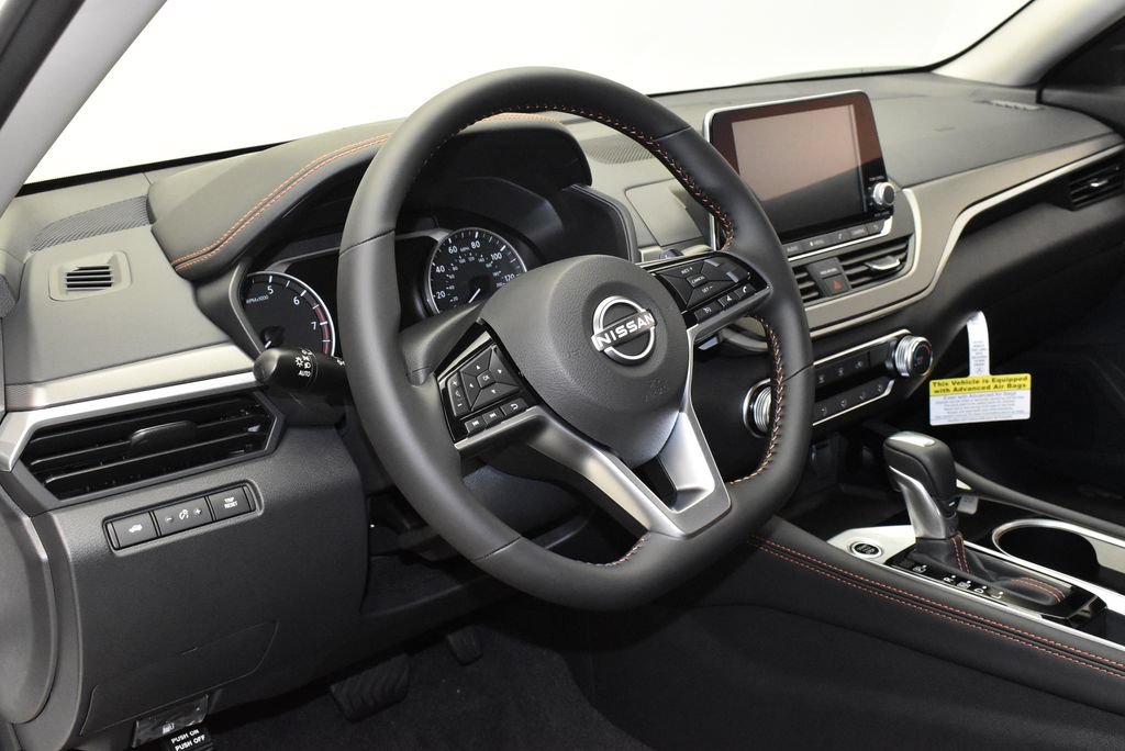 Used 2025 Nissan Altima 2.5 SR FWD image 16