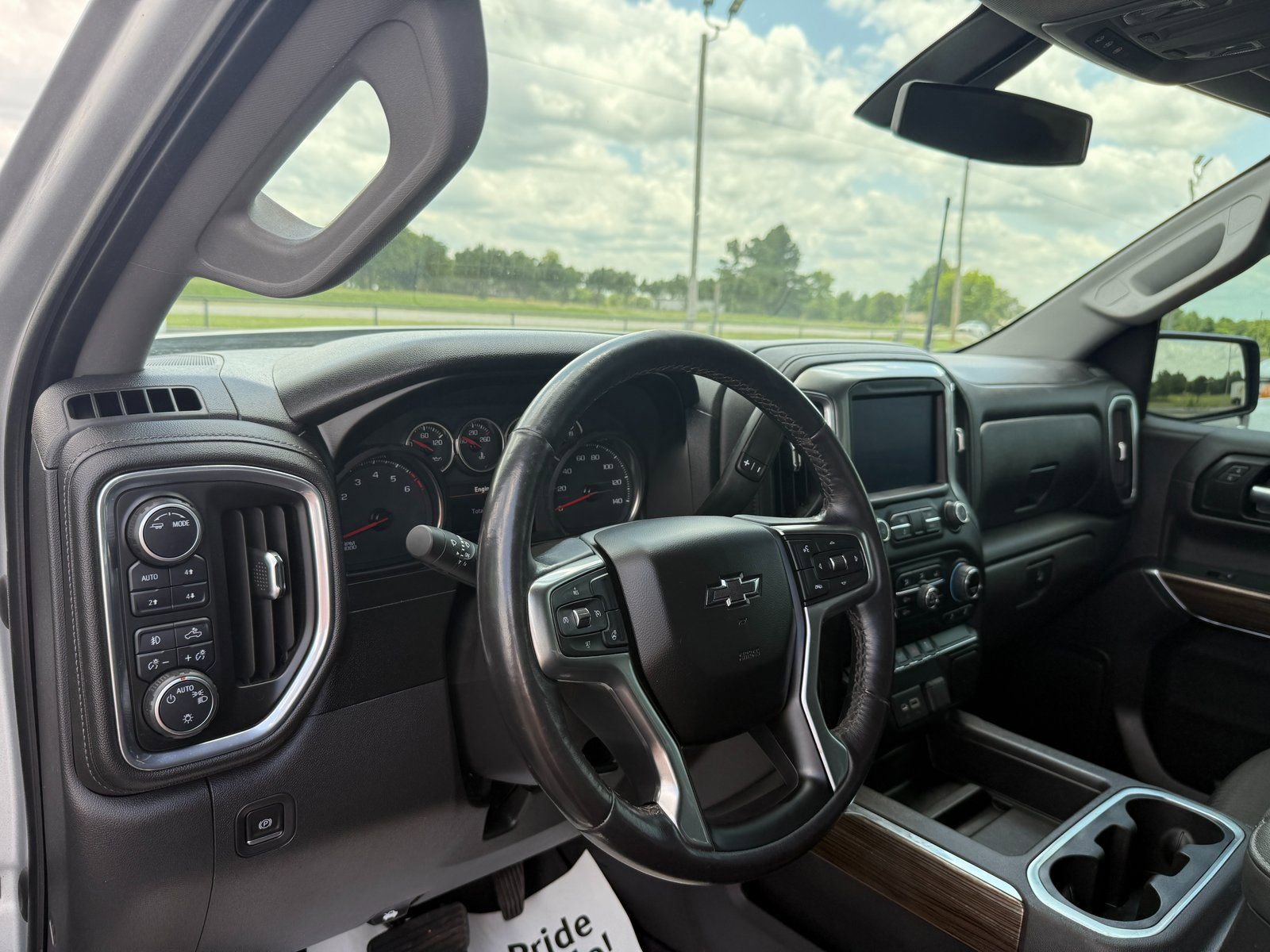Used 2021 Chevrolet Silverado 1500 LT Trail Boss w/ LPO, Dark Essentials Package image 14