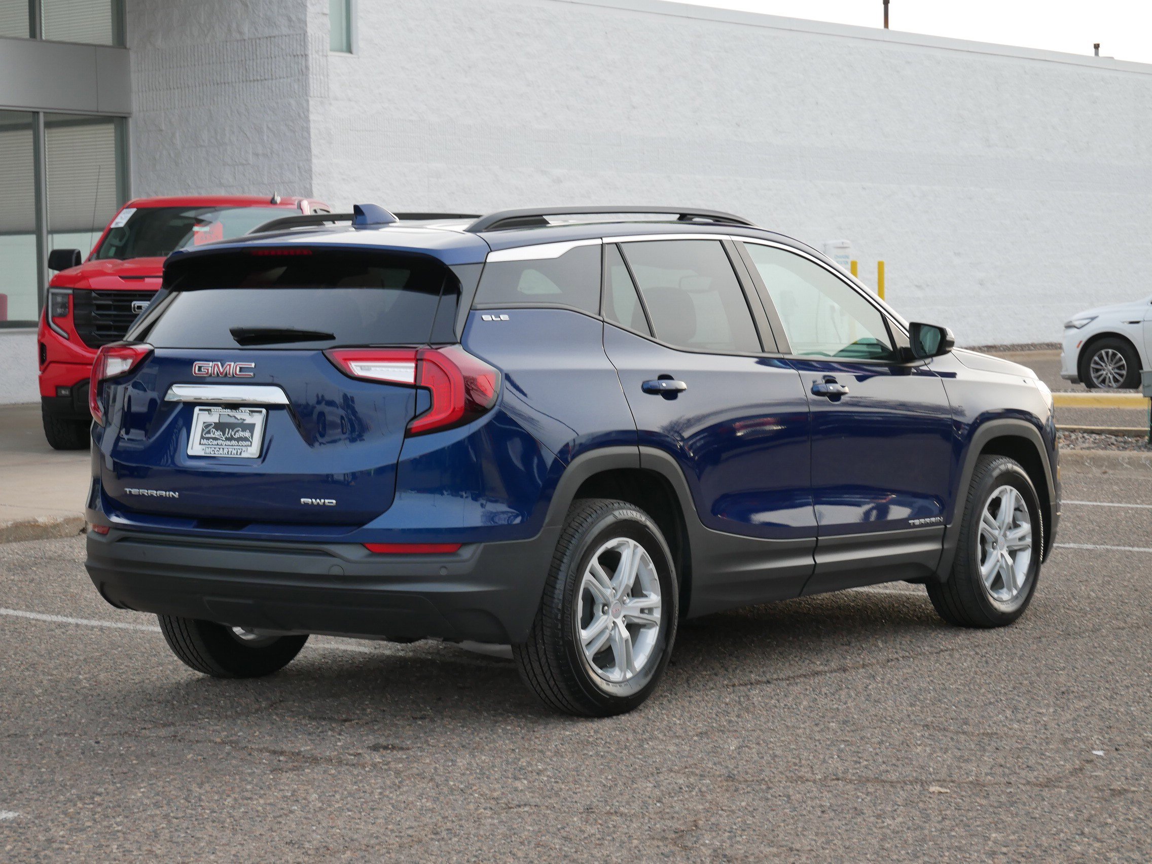 Used 2023 GMC Terrain SLE w/ Driver Convenience Package AWD/4WD image 3