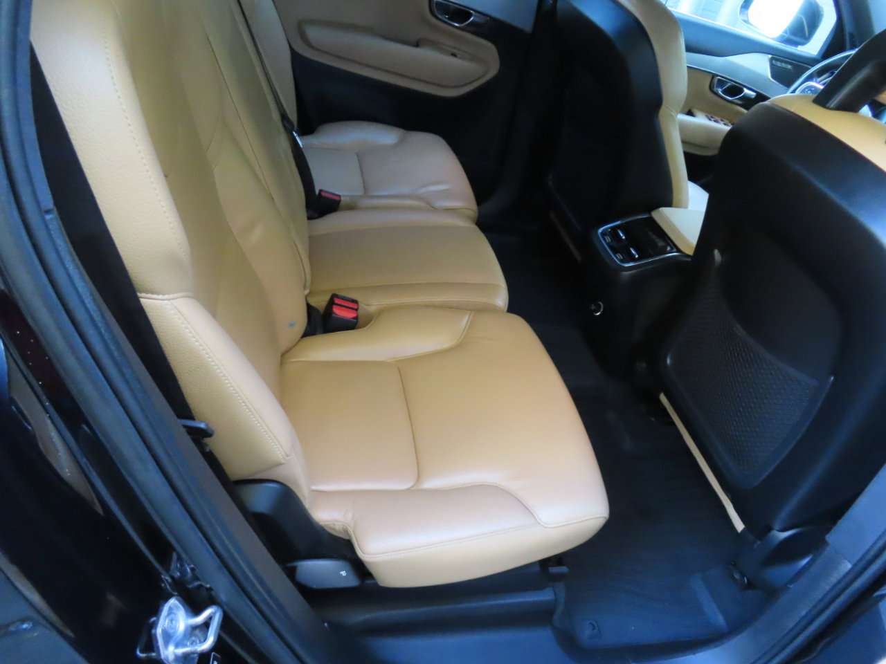Used 2017 Volvo XC90 T6 Momentum w/ Vision Package image 17
