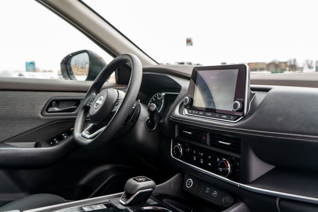 Used 2023 Nissan Rogue S image 11