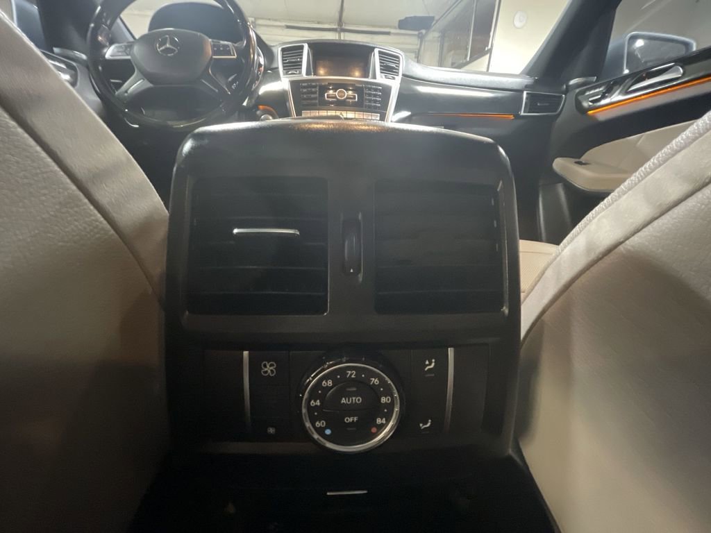 Used 2015 Mercedes-Benz GL 550 4MATIC image 22