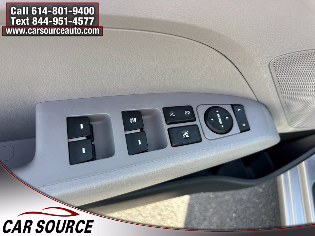 Used 2020 Hyundai Elantra SE FWD image 14