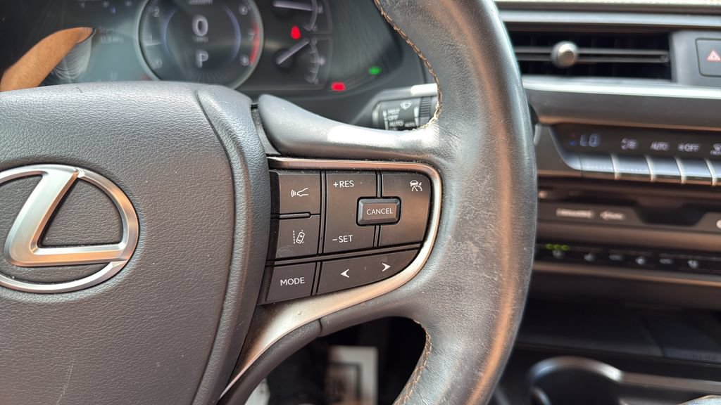 Used 2021 Lexus UX 200 w/ Premium Package FWD image 22